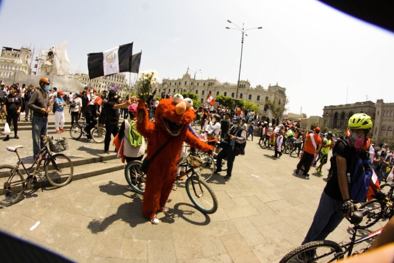 Photo participate cycling charity events